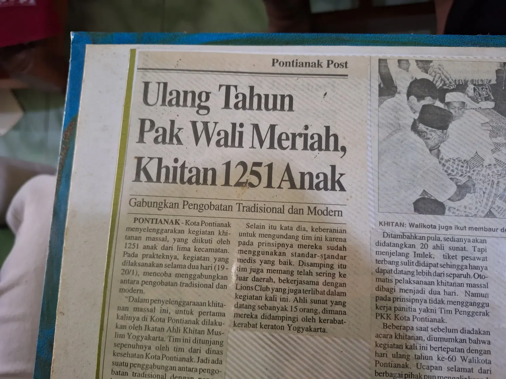 Rekam jejak pengabdian. Dokumentasi media cetak atas keberhasilan Bapak R. Isnanta dan tim menyunat lebih dari 1.000 anak di Pontianak.