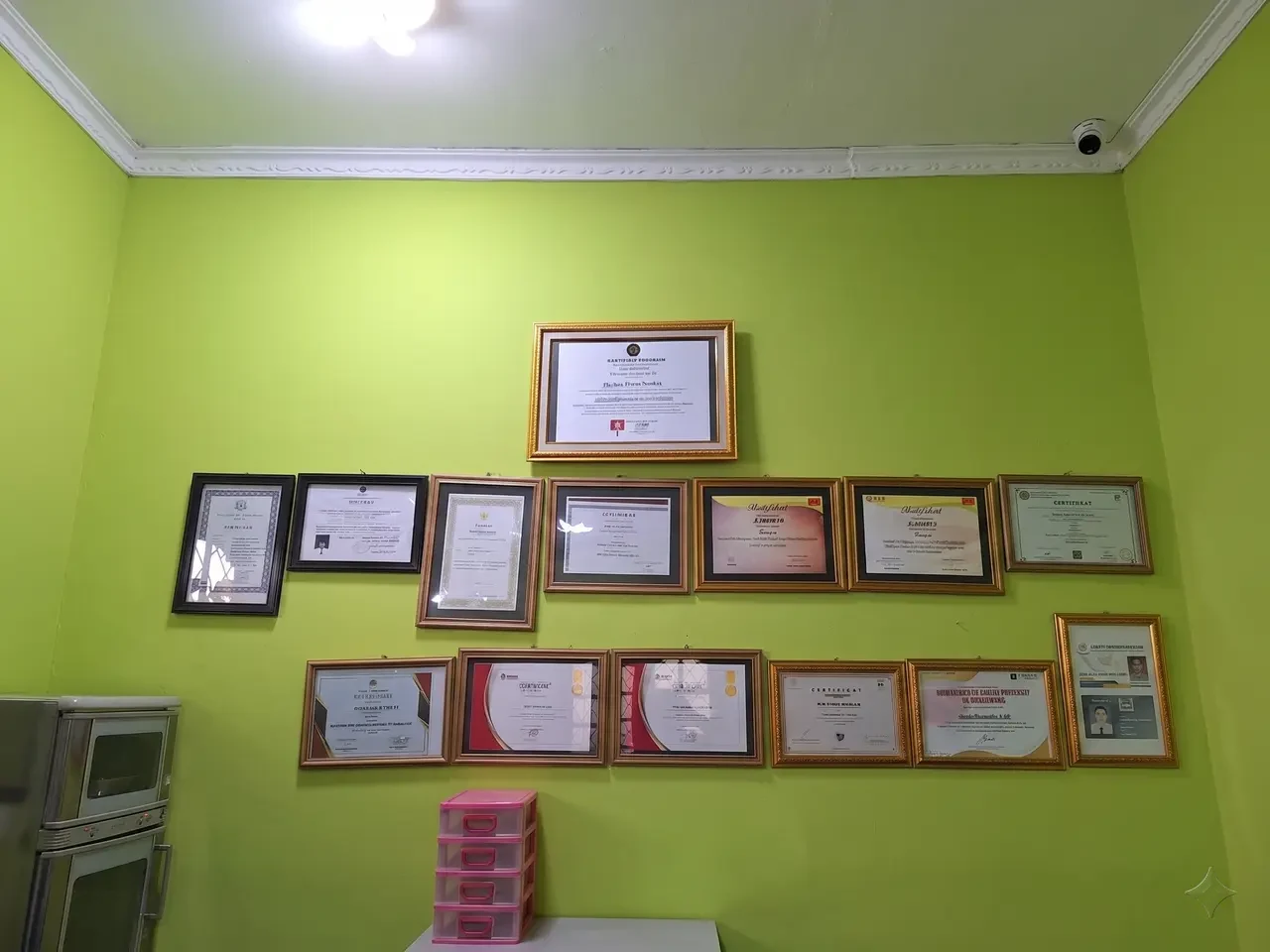 Dokter Berpengalaman & Bersertifikat